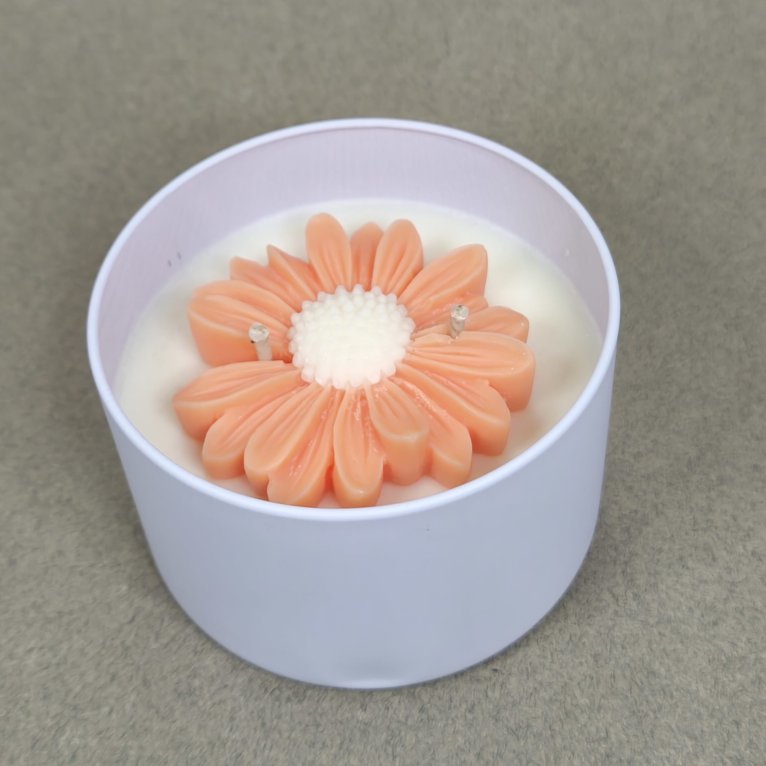 Bougie marguerite - clementine monoï – Image 4
